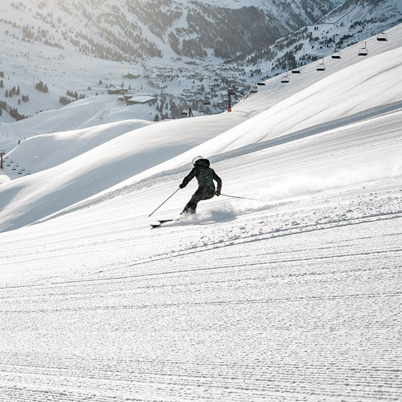 Woman skiing in Atomic all in one ski helmet